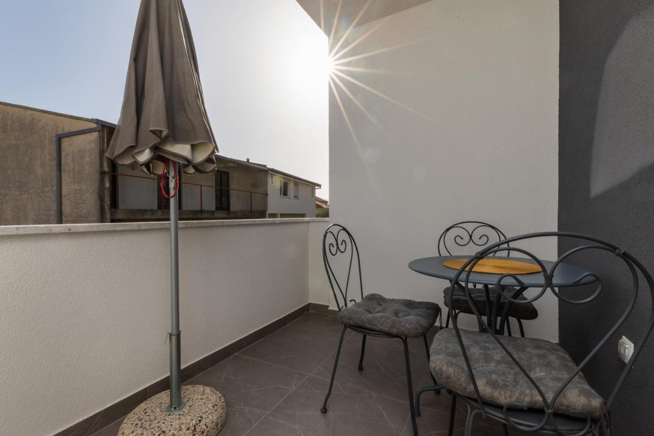Apartments With A Parking Space Omis - 2745 エクステリア 写真