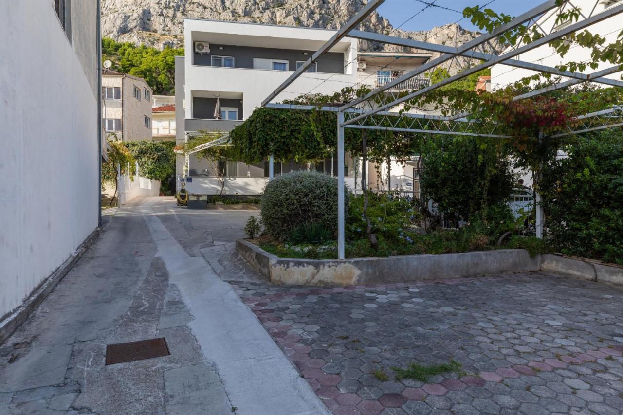 Apartments With A Parking Space Omis - 2745 エクステリア 写真